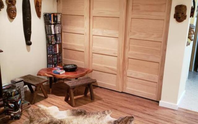 Surrey chic 2 bdrm basement unit
