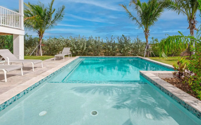 Mastway House by Brightwild Pool Dock