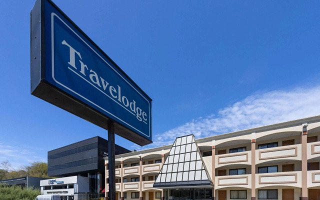 Travelodge by Wyndham Manhasset