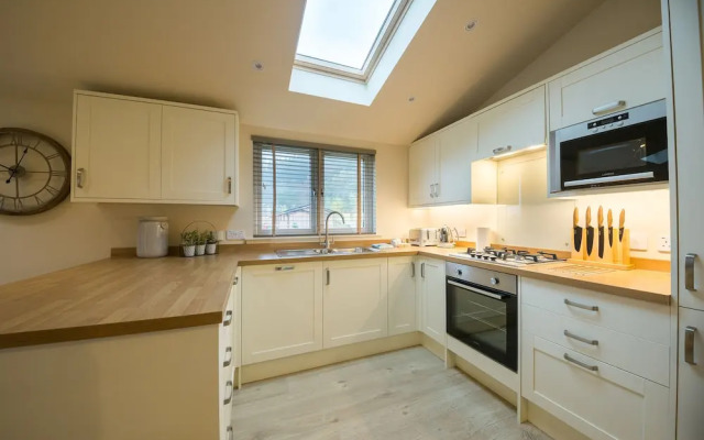 Tay Lodge, Sleep 6, Real log Stove, pet Friendly