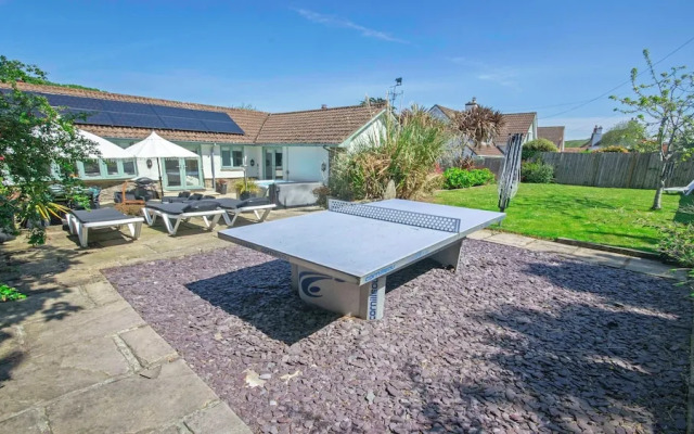 Shippenrill Croyde 6 Bedrooms, Sleeps 14, Hot Tub
