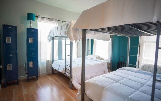 Wanderstay Houston Hostel