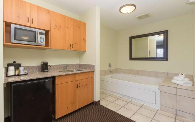 White Pines Inn & Suites