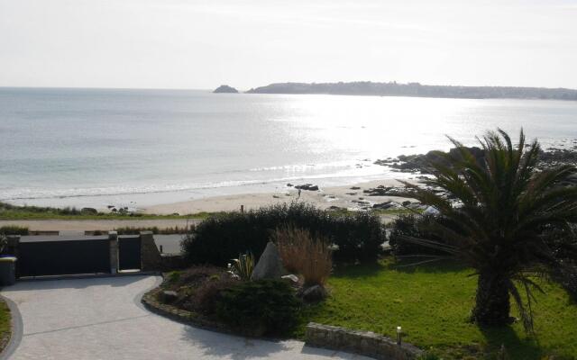 180° panoramic sea view, direct beach location, Locmaria-Plouzané