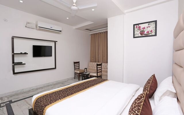 Hotel The Leaf by OYO