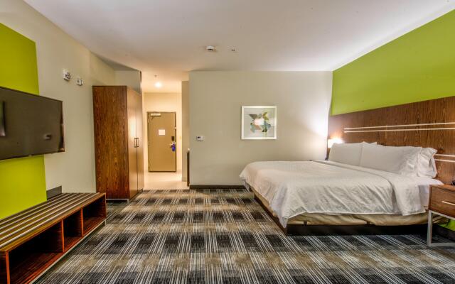 Holiday Inn Express & Suites Dallas NW - Farmers Branch by IHG