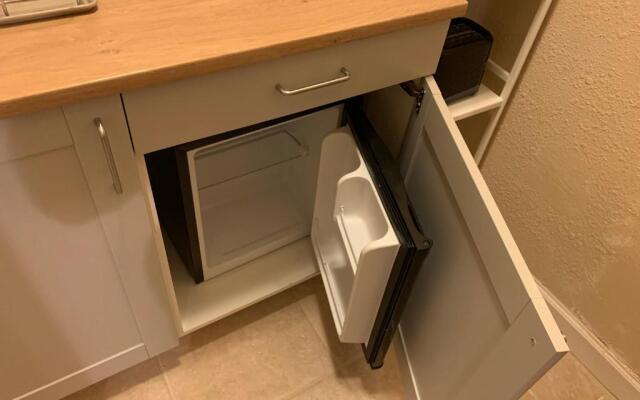 Succulent Studio by beach w/full kitchen