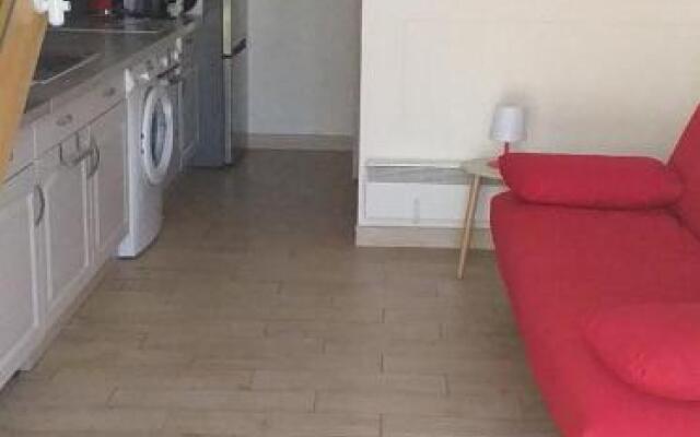 Maisonnette Au Bord De L Etang