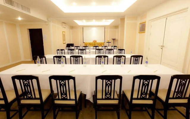 The Residence Airport & Spa