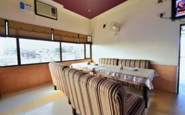 Hotel City Heart  By OYO Rooms