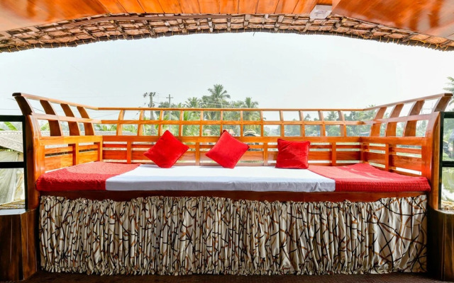 Oyo 24920 Indraprastha Royal Castle Sharing Houseboat