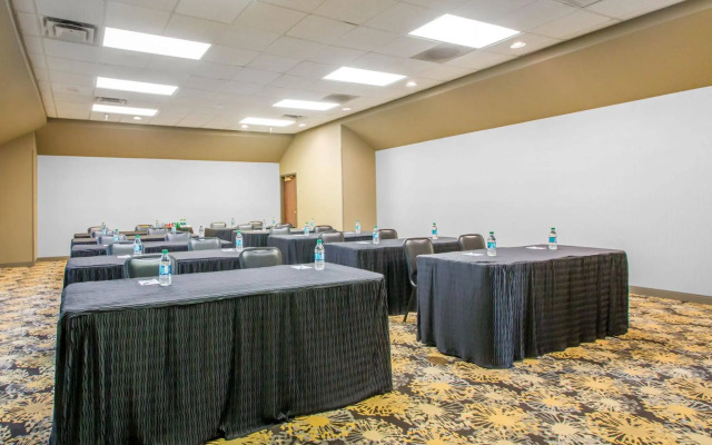 Greenstay Inn & Suites CourtView