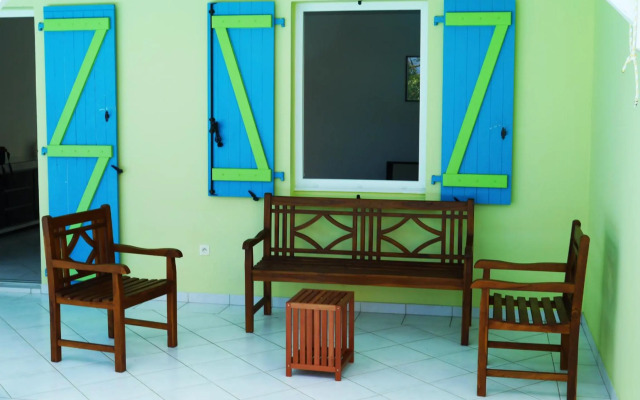 Villa with swimming pool close to the beach MQSL11