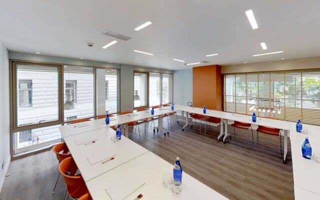 Casual Kubic Athens Hotel