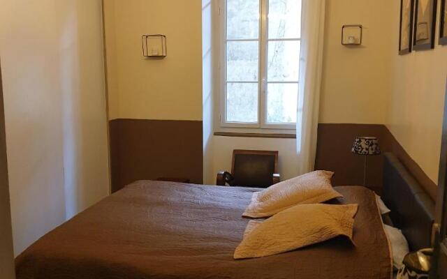 Appartement intra muros 8 personnes climatisé Wifi stationnement facile