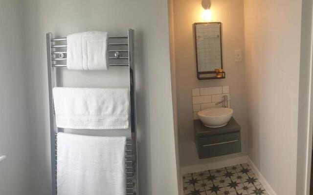 The Cube at No. 21. Modern & Stylish getaway.