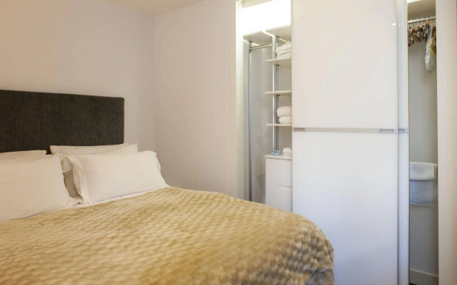 Oxford Street Apartments