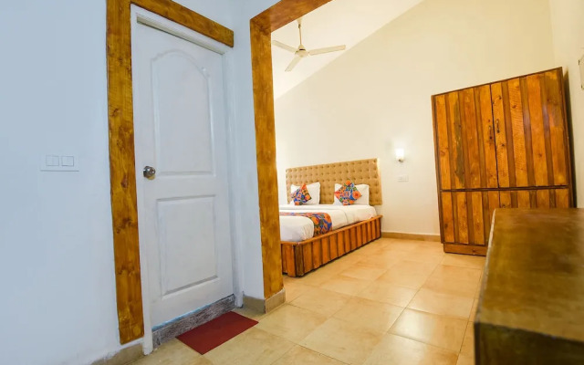 Fabhotel Grand Royal Palms