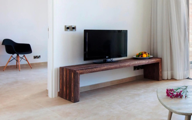 Amphora Hotel & Suites