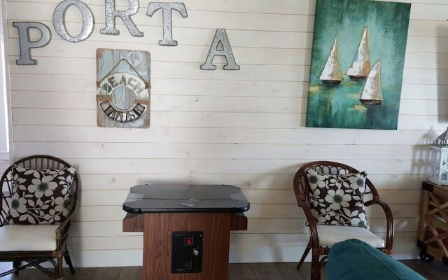 Beach-A-Holic 8121 by RedAwning