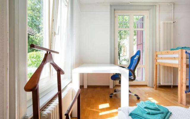 2 Zimmer in Jugendstilwohnung mit Garten (1-6 P.)