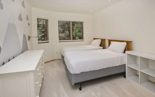 Eiger 9 3 Bedroom Condo by RedAwning