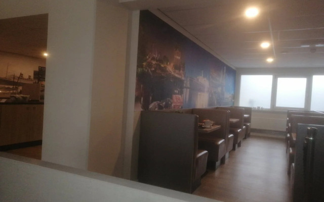Rotterdam Teleport Hotel