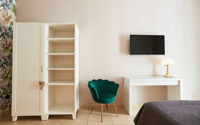 Vicky s Luxury Guesthouse by Napoliapartments