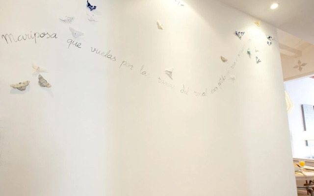 Modern 3 Bedroom Flat With Terrace in Lesseps