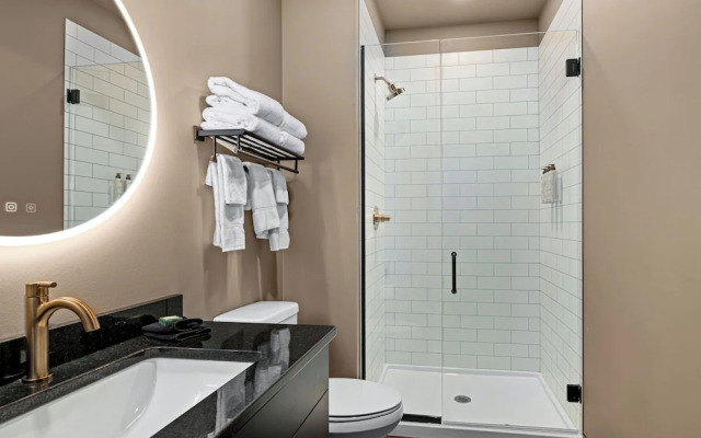 Force on 5th Avenue Hotel