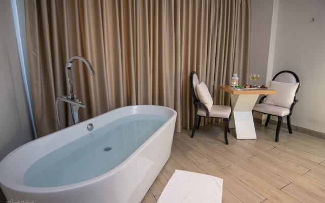 Sandrine Hotel & Spa