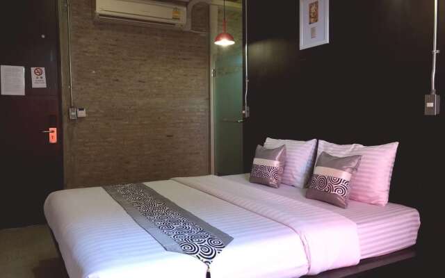 Silom Art Hostel