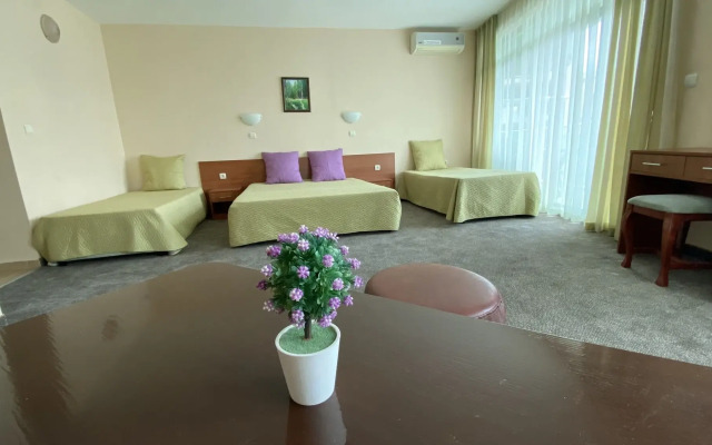 L&B Hotel