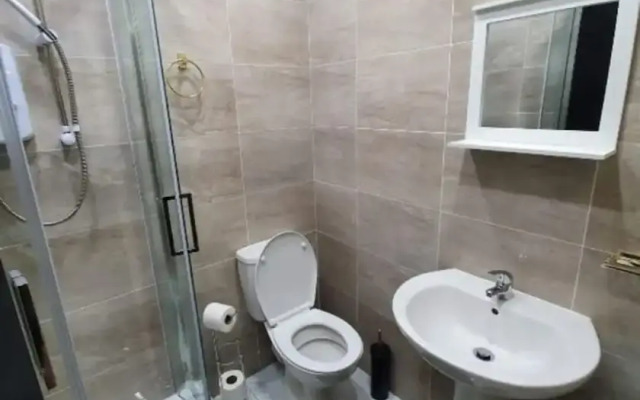 3 Bedrooms Apartments Near Town Center