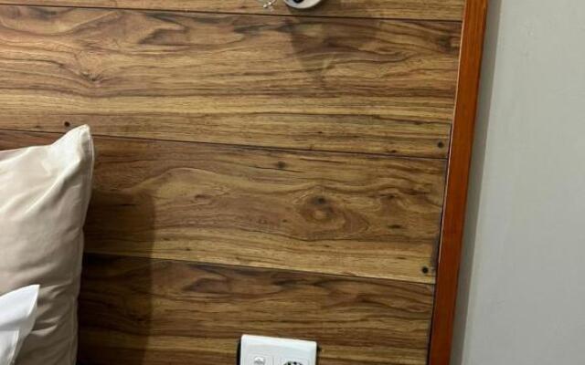 Hirondelle @ 45 Old Paarl