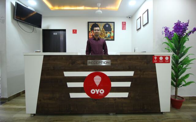 OYO 8864 Hotel Royal City
