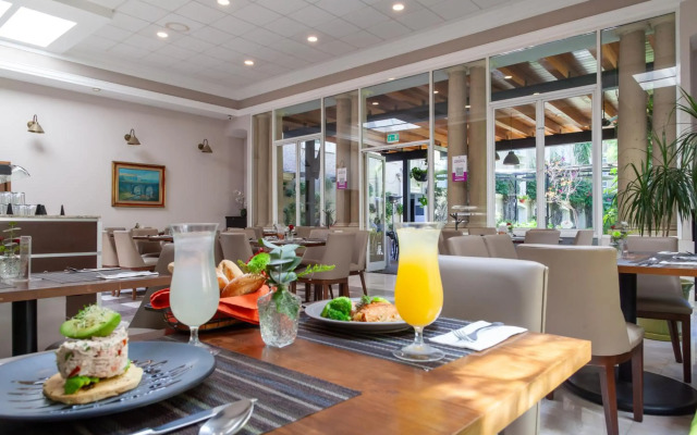 Plaza Camelinas Hotel