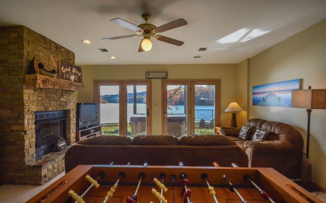 At Lake's Edge 6 Bedroom House