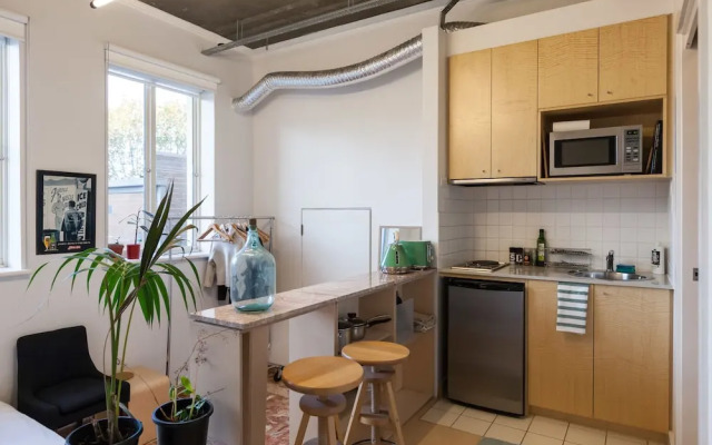 LUCINDA, Carlton Studio Apartment