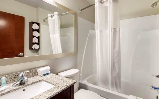 Clarion Pointe Staunton East