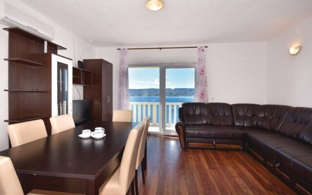 Emilie's House And Apartment