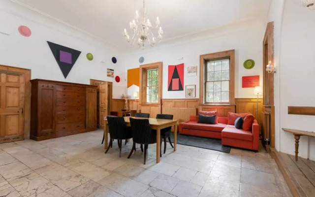 Fantastically Unique House for 3 With Large Garden