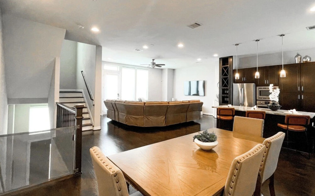 Houston Heights Hideaway Fast WiFi