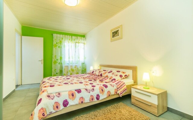 Holiday House Flego