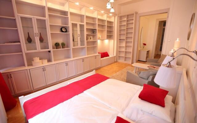 d.Five Classic Luxury Apartment