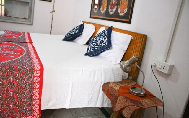 Goroomgo Purple Lotus Homestay Varanasi
