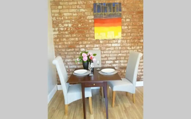 Cosy and Peaceful Maisonette with Terrace, Kidderminster