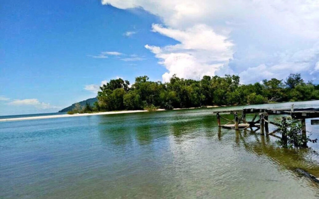 Raintree Beach & Golf Resort