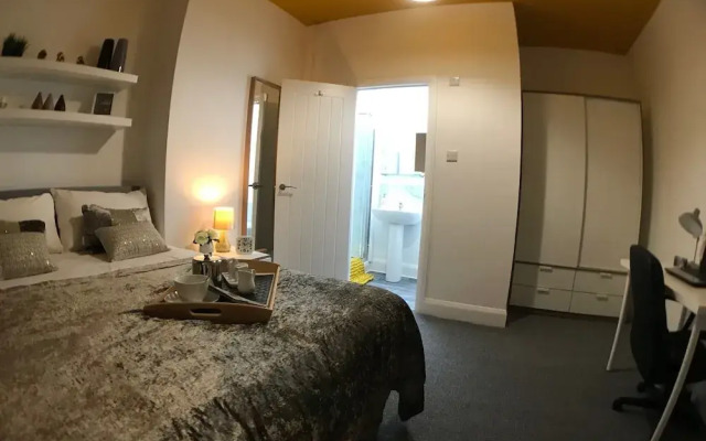 Townhouse @ 87 Walthall Street Crewe