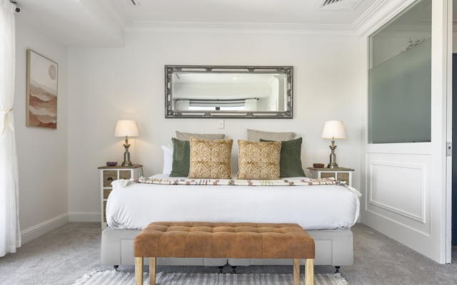 Urban Retreat in the Heritage Building – Guest Rooms – Auckland